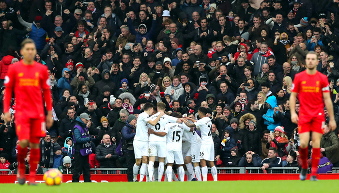 盖世小鸡Swift Drive创新设计：将方向盘集成在手柄上