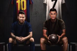 UZI妻子宣布喜讯，家庭再添新成员，网友：一个玩VN一个玩卡莎