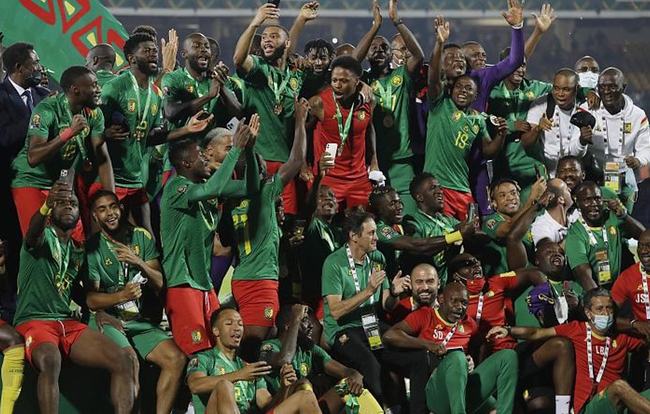 登山神器试过吗？智能汽车里玩《黑神话·悟空》？“人工智能+消费”爆款多！