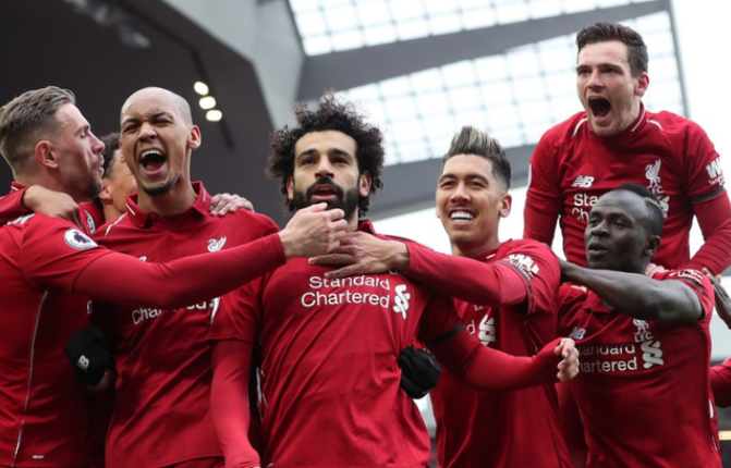 视频：Uzi名人堂皮肤幕后故事 ｜ 薇恩、殿堂传奇 卡莎和联盟不朽 卡莎原画